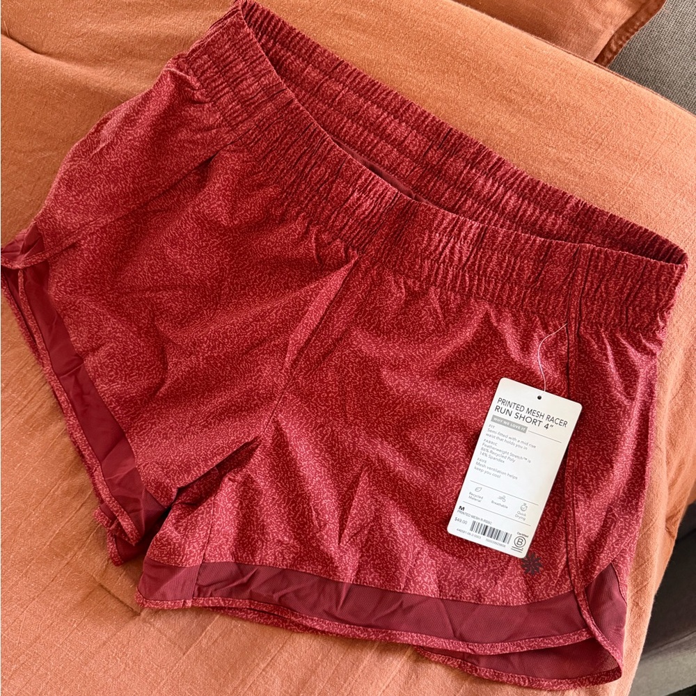 NWT Athleta 4” Mesh Racer Run Shorts M - Picture 2 of 8